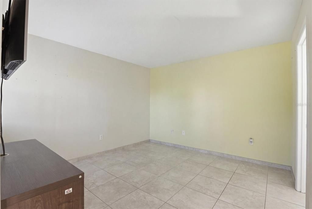 For Sale: $375,000 (2 beds, 2 baths, 1065 Square Feet)