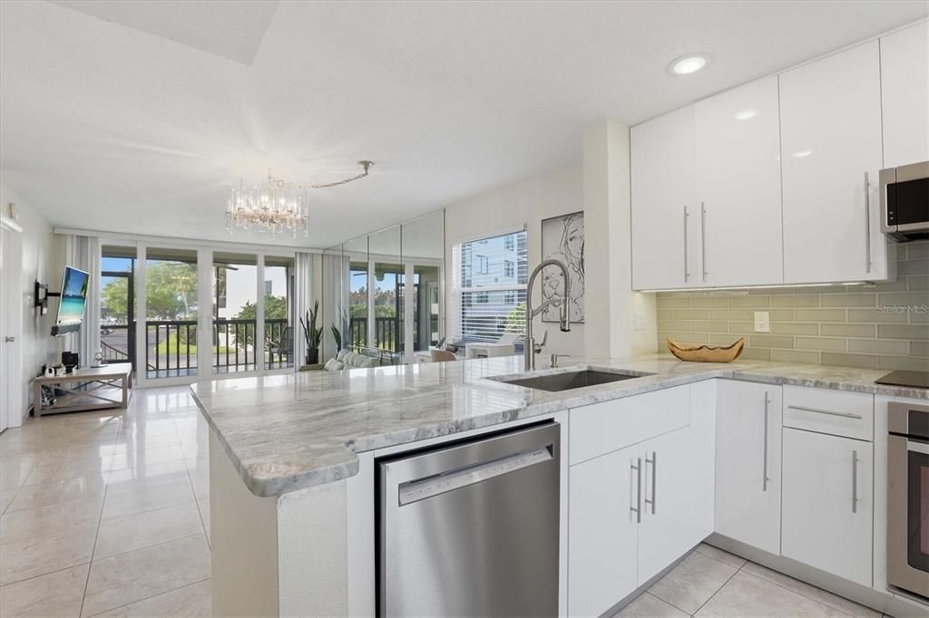 For Sale: $375,000 (2 beds, 2 baths, 1065 Square Feet)