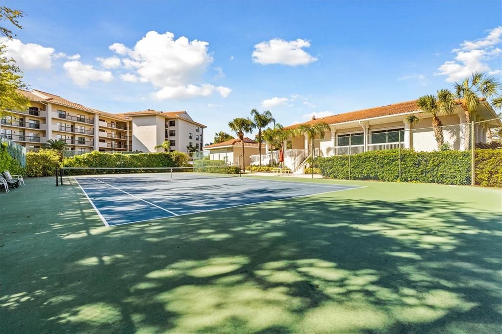 For Sale: $375,000 (2 beds, 2 baths, 1065 Square Feet)