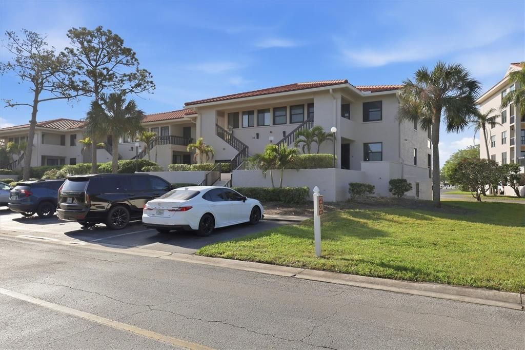 For Sale: $375,000 (2 beds, 2 baths, 1065 Square Feet)