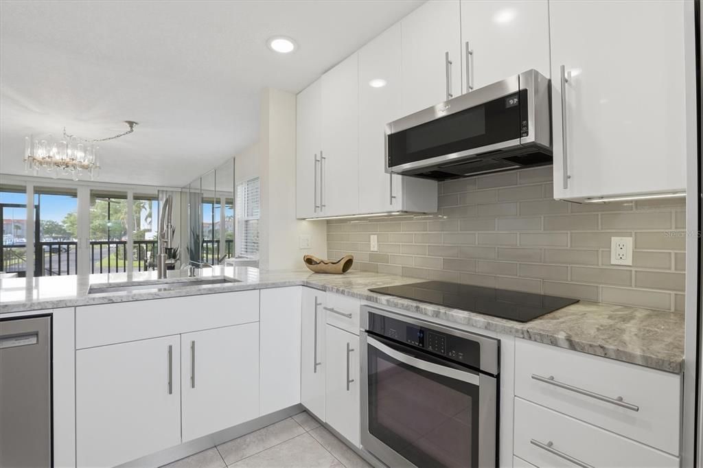 For Sale: $375,000 (2 beds, 2 baths, 1065 Square Feet)