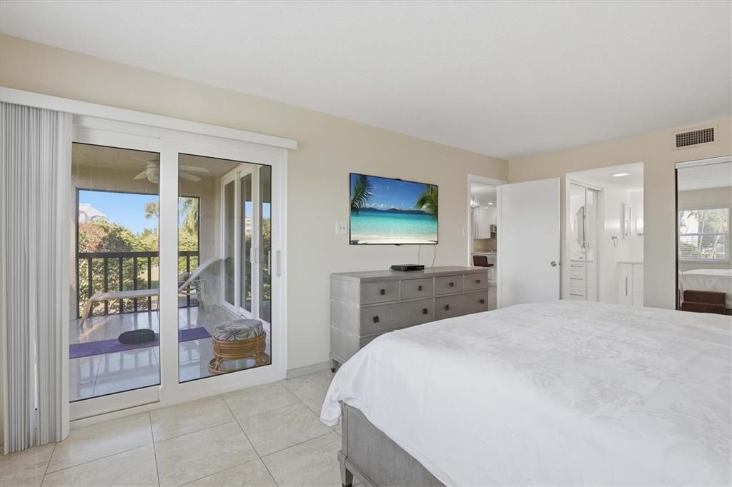 For Sale: $375,000 (2 beds, 2 baths, 1065 Square Feet)