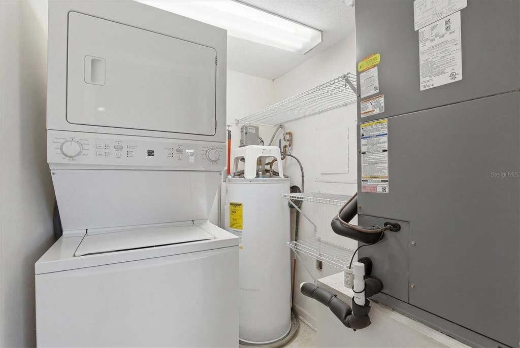 For Sale: $375,000 (2 beds, 2 baths, 1065 Square Feet)