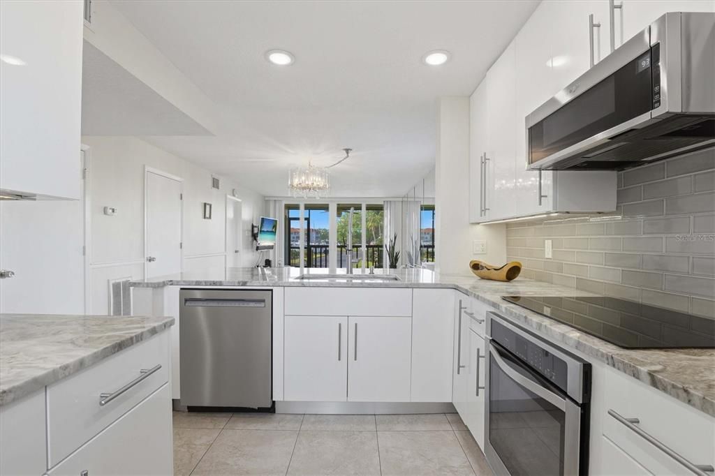 For Sale: $375,000 (2 beds, 2 baths, 1065 Square Feet)