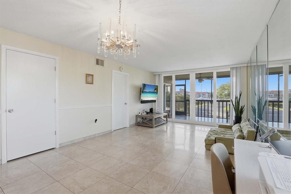 For Sale: $375,000 (2 beds, 2 baths, 1065 Square Feet)