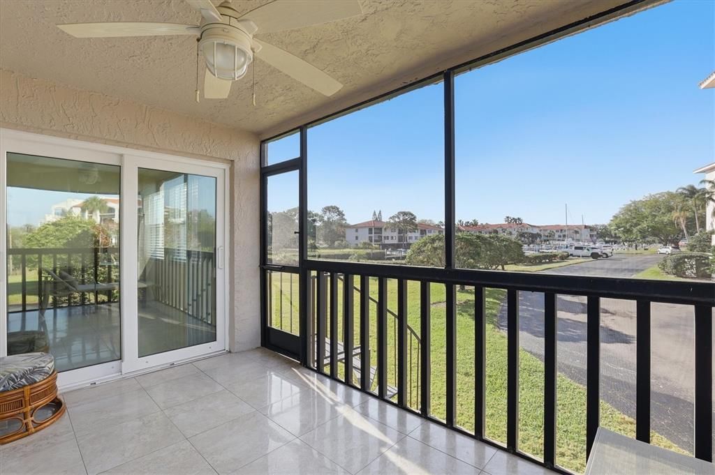 For Sale: $375,000 (2 beds, 2 baths, 1065 Square Feet)