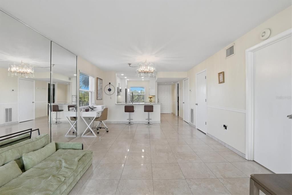 For Sale: $375,000 (2 beds, 2 baths, 1065 Square Feet)