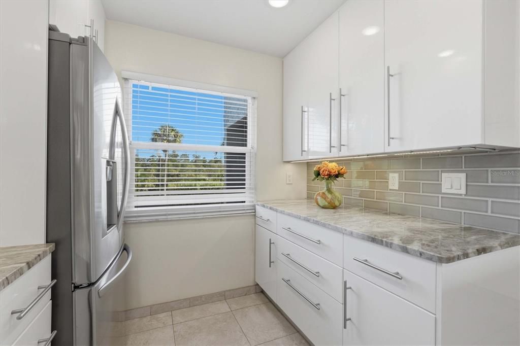 For Sale: $375,000 (2 beds, 2 baths, 1065 Square Feet)