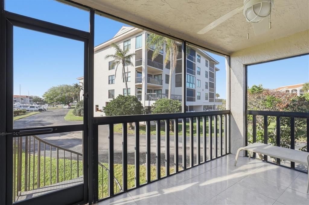 For Sale: $375,000 (2 beds, 2 baths, 1065 Square Feet)