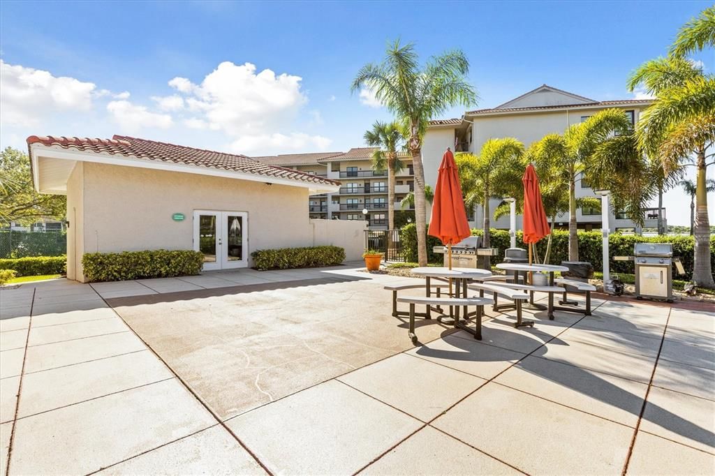 For Sale: $375,000 (2 beds, 2 baths, 1065 Square Feet)