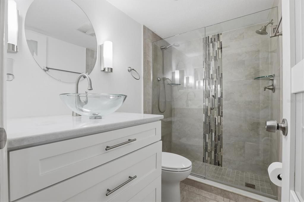 For Sale: $375,000 (2 beds, 2 baths, 1065 Square Feet)