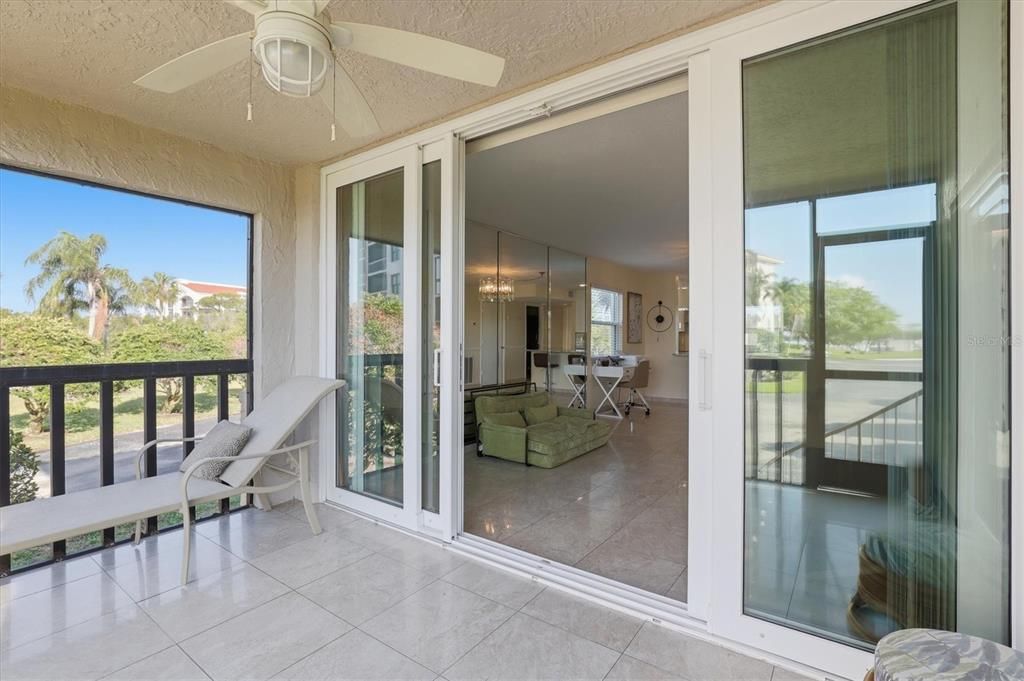 For Sale: $375,000 (2 beds, 2 baths, 1065 Square Feet)