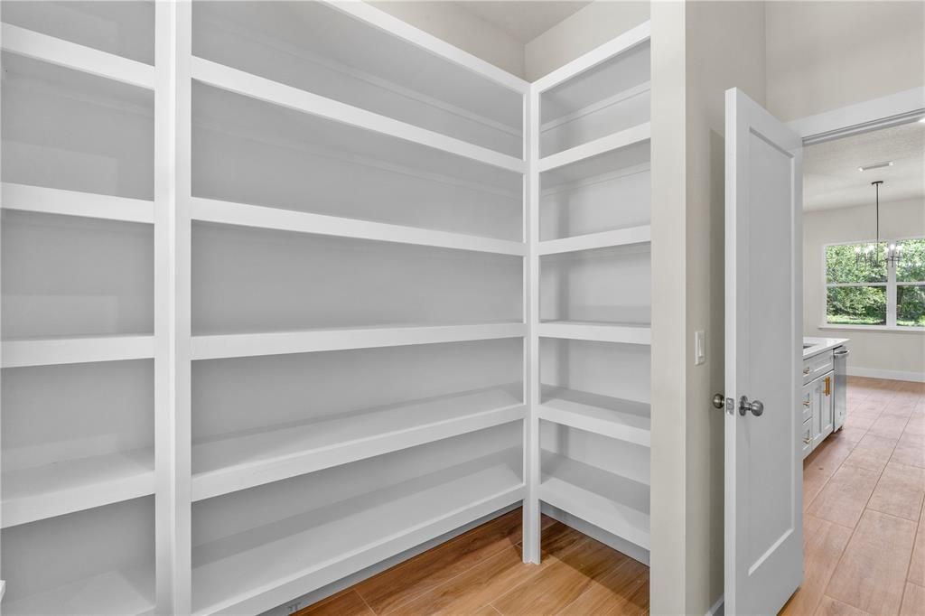 На продажу: $541,559 (4 спален, 2 ванн, 2331 Квадратных фут)