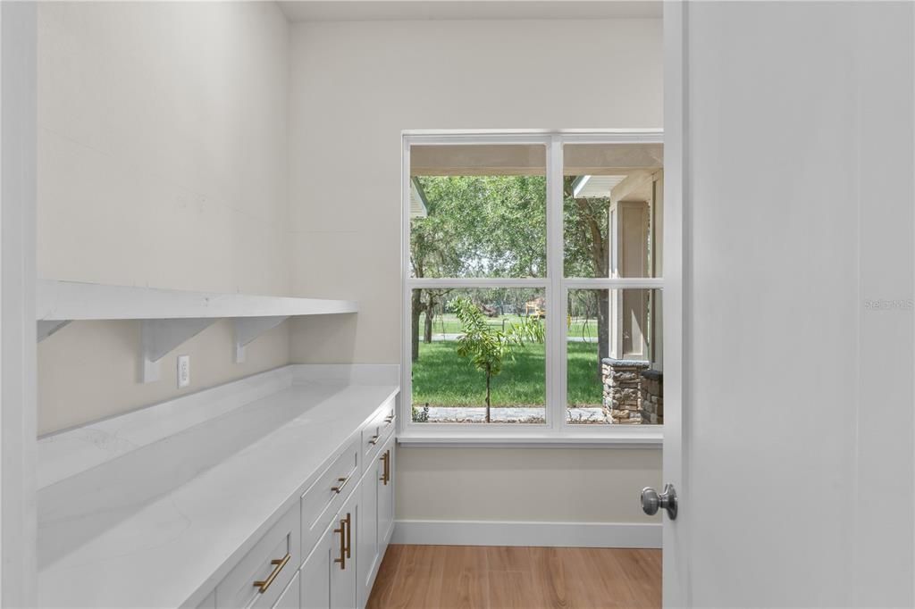 На продажу: $541,559 (4 спален, 2 ванн, 2331 Квадратных фут)