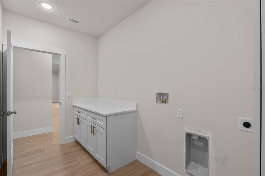 На продажу: $541,559 (4 спален, 2 ванн, 2331 Квадратных фут)