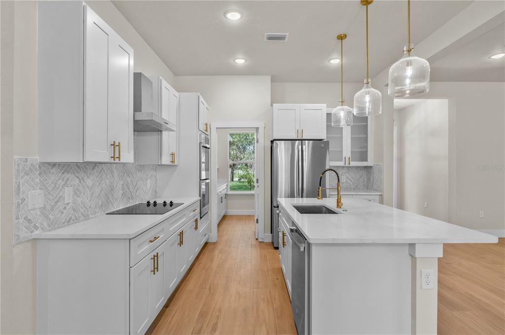 На продажу: $541,559 (4 спален, 2 ванн, 2331 Квадратных фут)