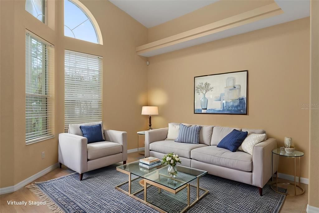 Activo con contrato: $585,000 (5 camas, 2 baños, 2425 Pies cuadrados)