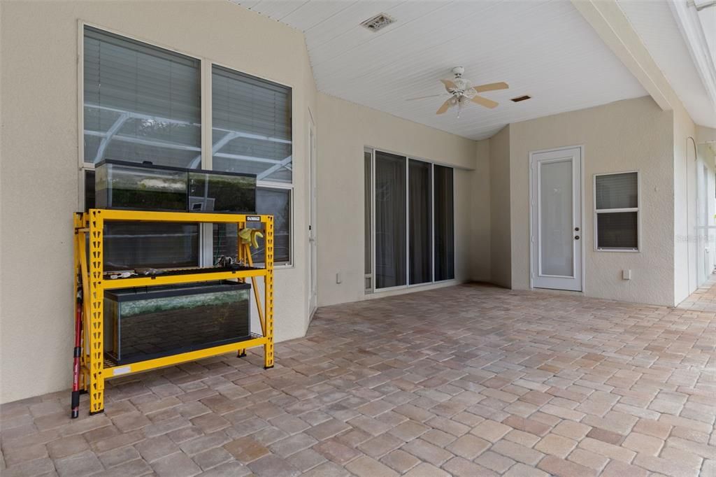 Activo con contrato: $585,000 (5 camas, 2 baños, 2425 Pies cuadrados)