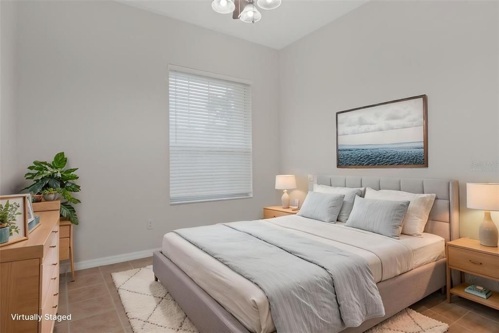 Activo con contrato: $585,000 (5 camas, 2 baños, 2425 Pies cuadrados)