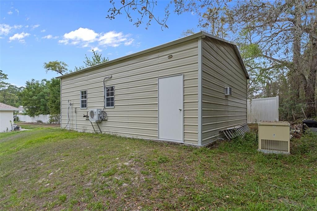 Activo con contrato: $585,000 (5 camas, 2 baños, 2425 Pies cuadrados)