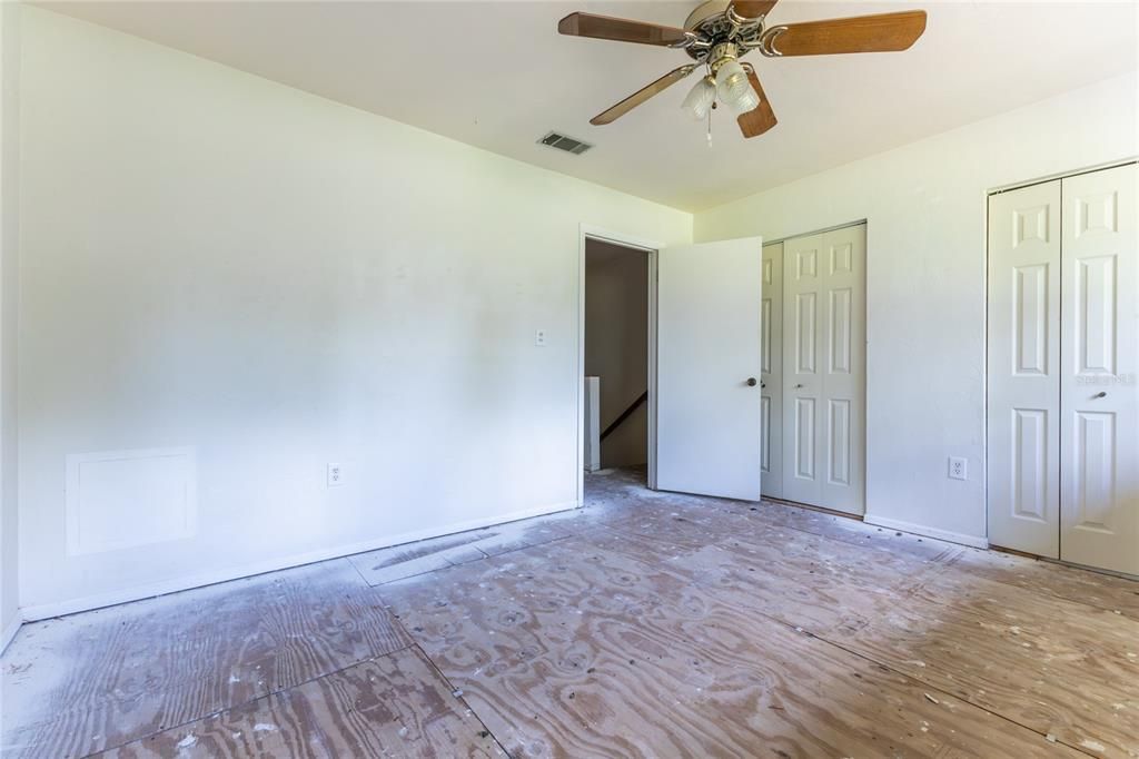 待售: $129,900 (2 贝兹, 1 浴室, 938 平方英尺)