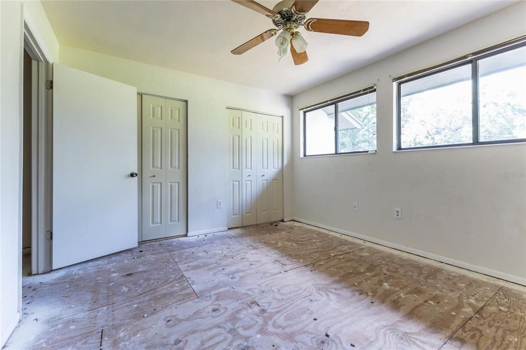 待售: $129,900 (2 贝兹, 1 浴室, 938 平方英尺)