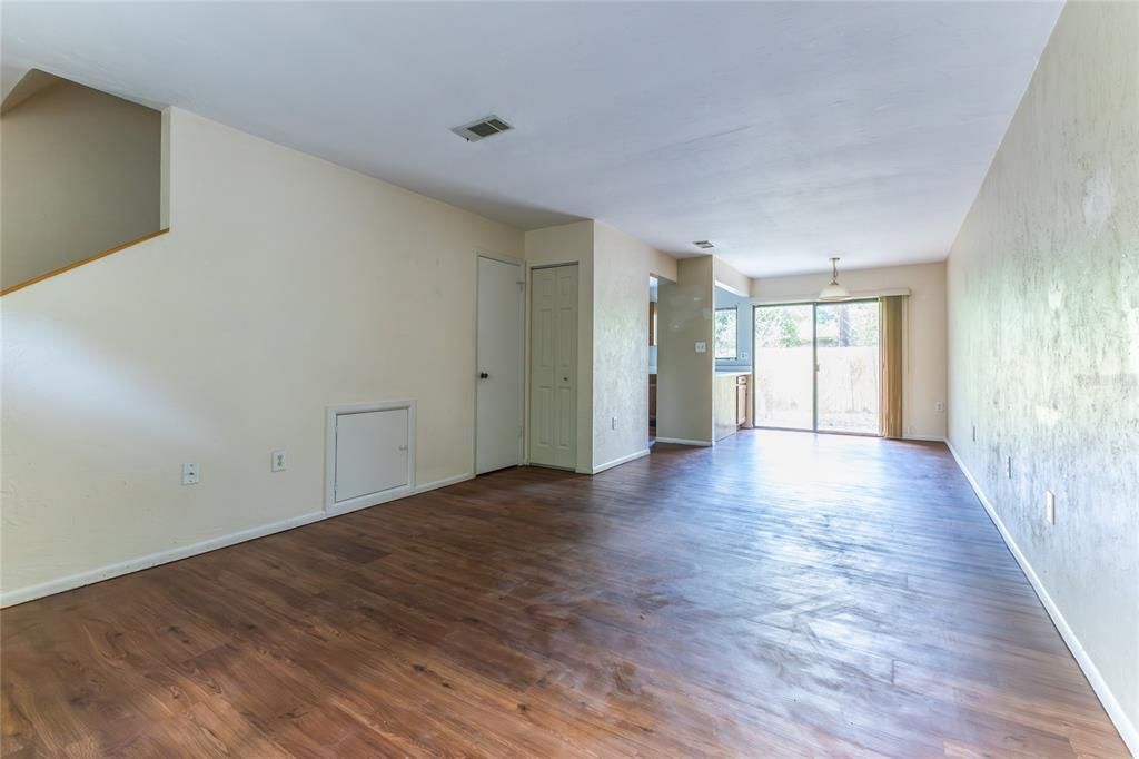 待售: $129,900 (2 贝兹, 1 浴室, 938 平方英尺)