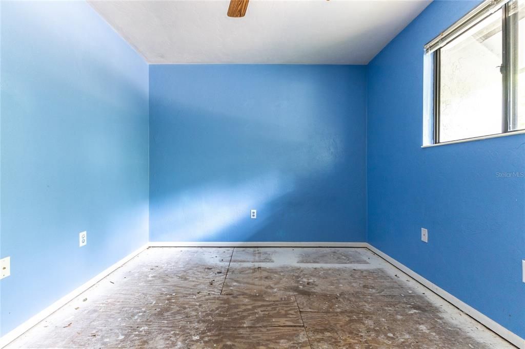 待售: $129,900 (2 贝兹, 1 浴室, 938 平方英尺)