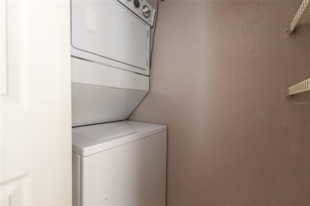 待售: $129,900 (2 贝兹, 1 浴室, 938 平方英尺)