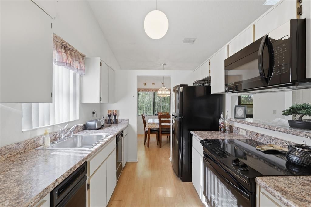 Activo con contrato: $139,000 (2 camas, 2 baños, 996 Pies cuadrados)