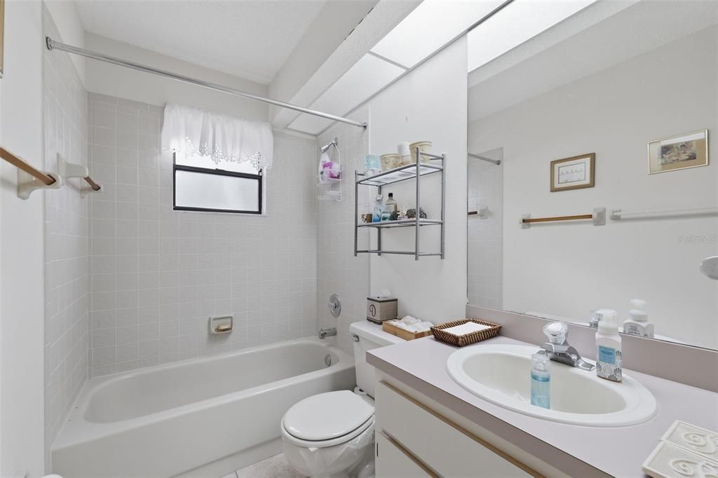 Activo con contrato: $139,000 (2 camas, 2 baños, 996 Pies cuadrados)