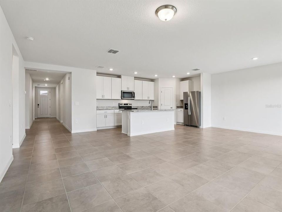 Activo con contrato: $325,990 (4 camas, 2 baños, 1840 Pies cuadrados)