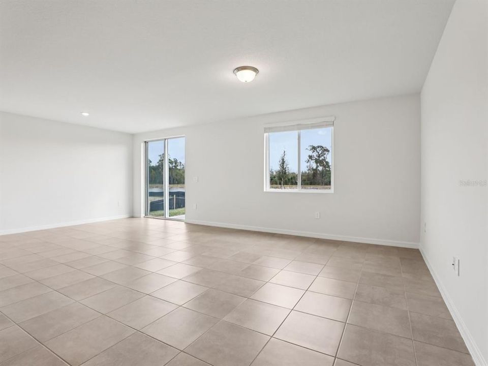 Activo con contrato: $325,990 (4 camas, 2 baños, 1840 Pies cuadrados)
