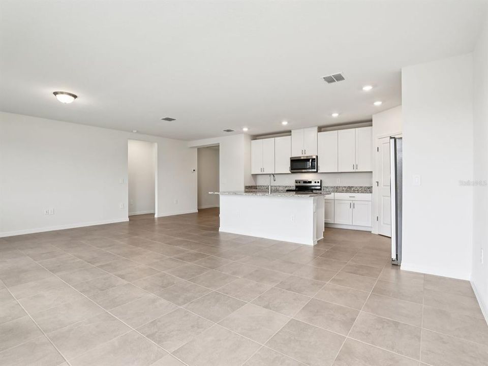Activo con contrato: $325,990 (4 camas, 2 baños, 1840 Pies cuadrados)