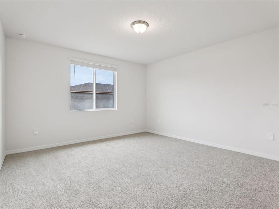 Activo con contrato: $325,990 (4 camas, 2 baños, 1840 Pies cuadrados)