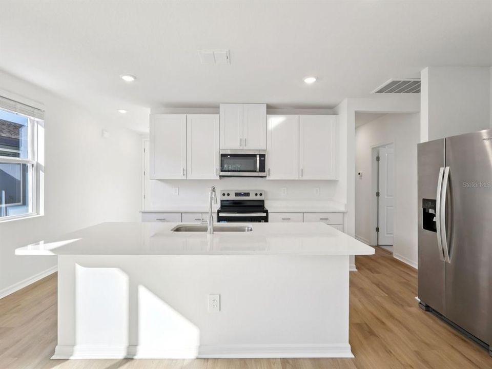 Activo con contrato: $311,080 (4 camas, 2 baños, 1607 Pies cuadrados)