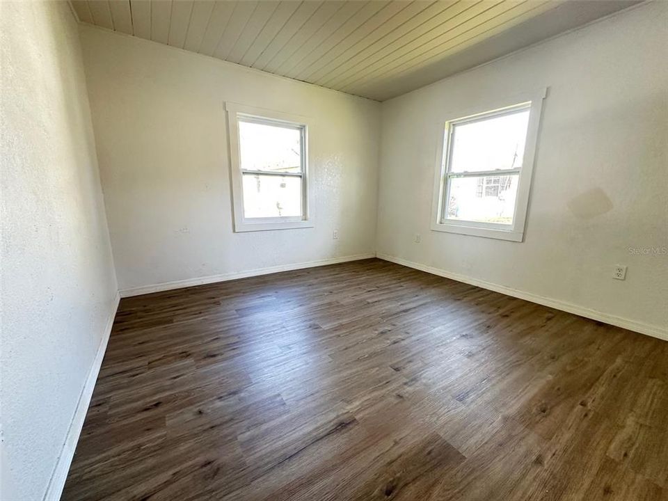 For Sale: $325,000 (7 beds, 0 baths, 2473 Square Feet)