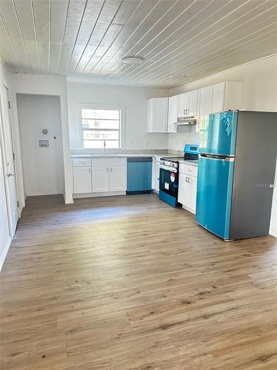 For Sale: $325,000 (7 beds, 0 baths, 2473 Square Feet)