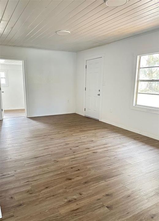 For Sale: $325,000 (7 beds, 0 baths, 2473 Square Feet)