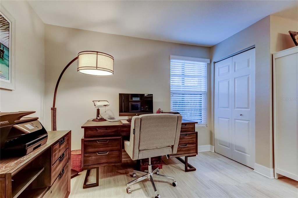 Active With Contract: $200,000 (1 beds, 1 baths, 893 Square Feet)