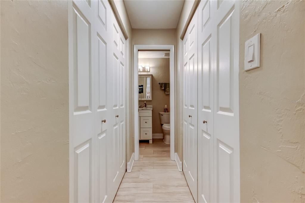 Active With Contract: $200,000 (1 beds, 1 baths, 893 Square Feet)