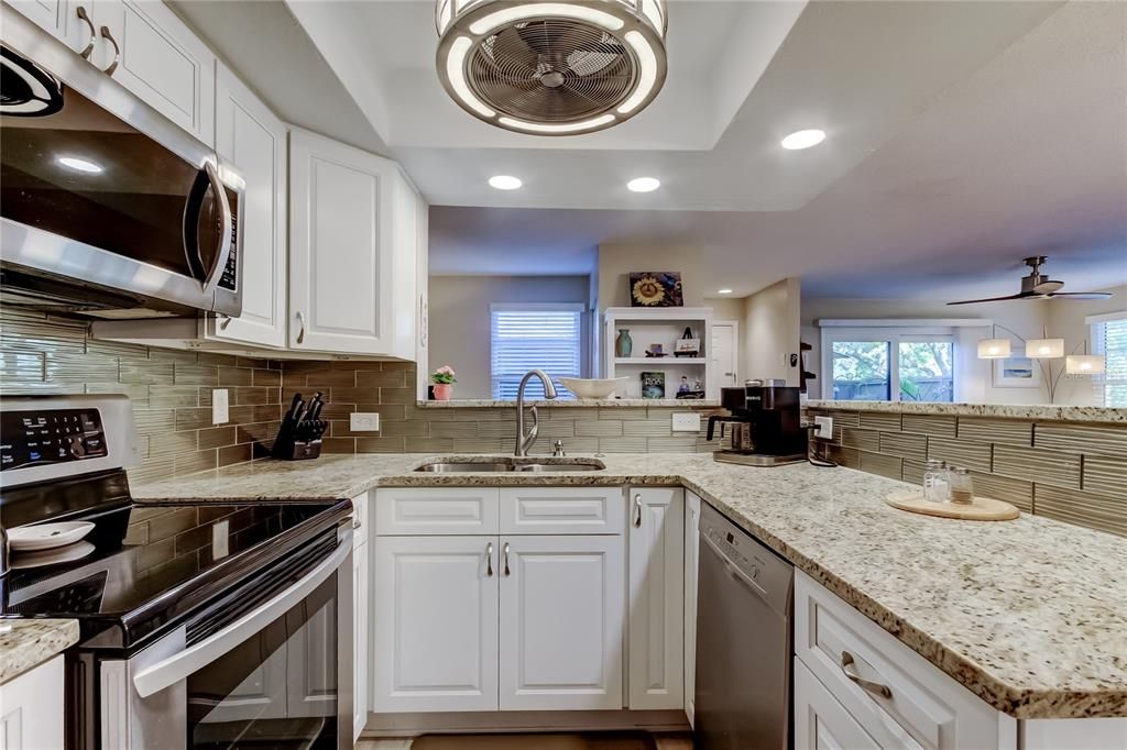 Active With Contract: $200,000 (1 beds, 1 baths, 893 Square Feet)