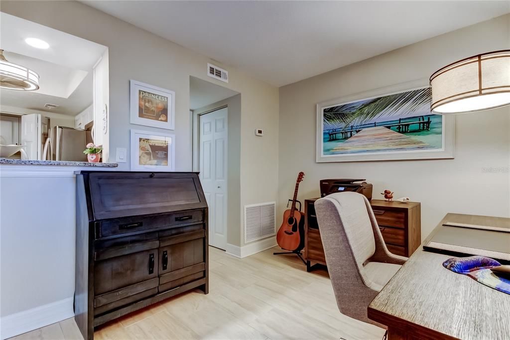 Active With Contract: $200,000 (1 beds, 1 baths, 893 Square Feet)