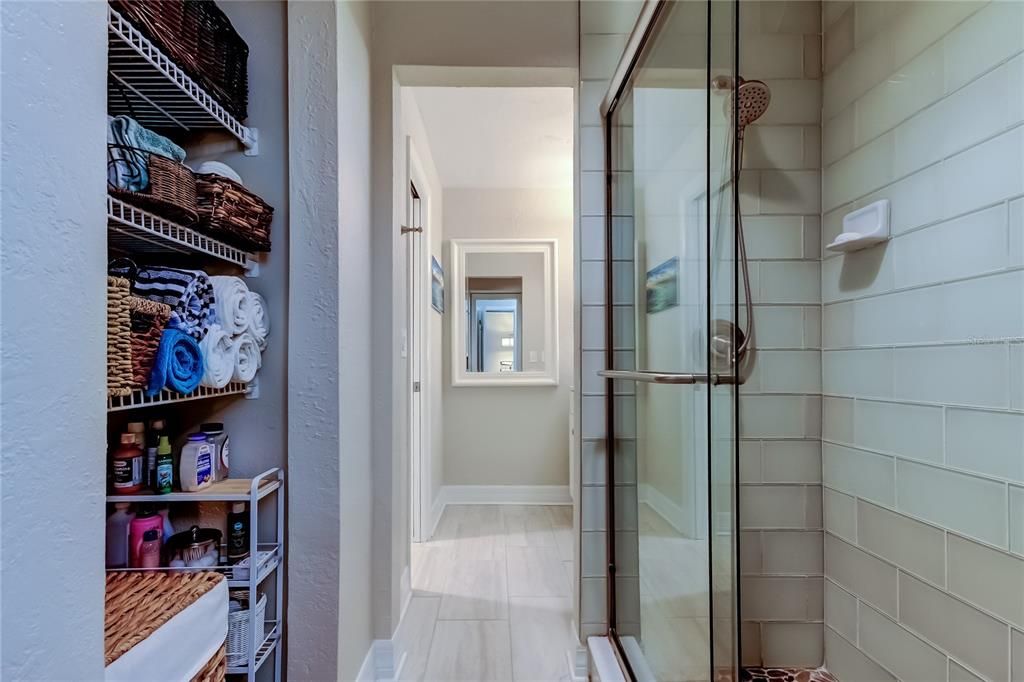 Active With Contract: $200,000 (1 beds, 1 baths, 893 Square Feet)