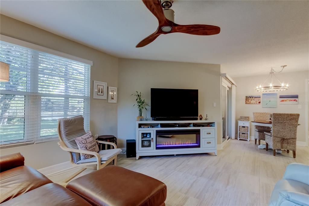 Active With Contract: $200,000 (1 beds, 1 baths, 893 Square Feet)