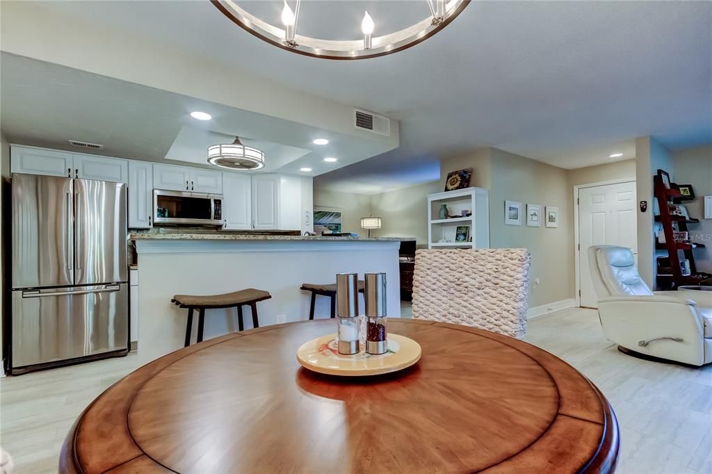 Active With Contract: $200,000 (1 beds, 1 baths, 893 Square Feet)