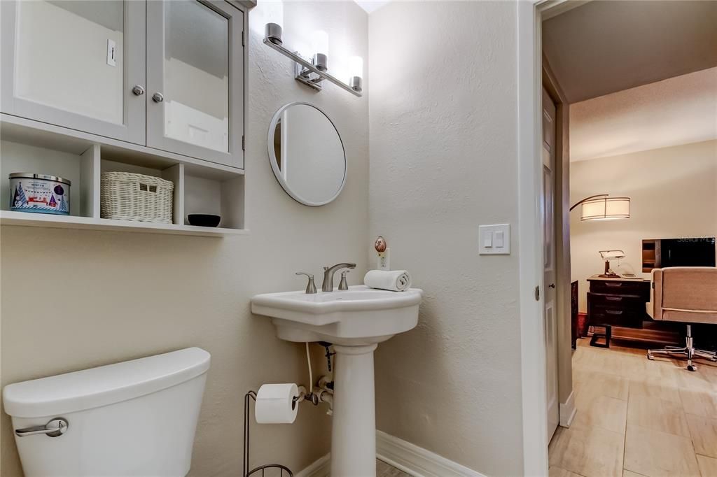 Active With Contract: $200,000 (1 beds, 1 baths, 893 Square Feet)
