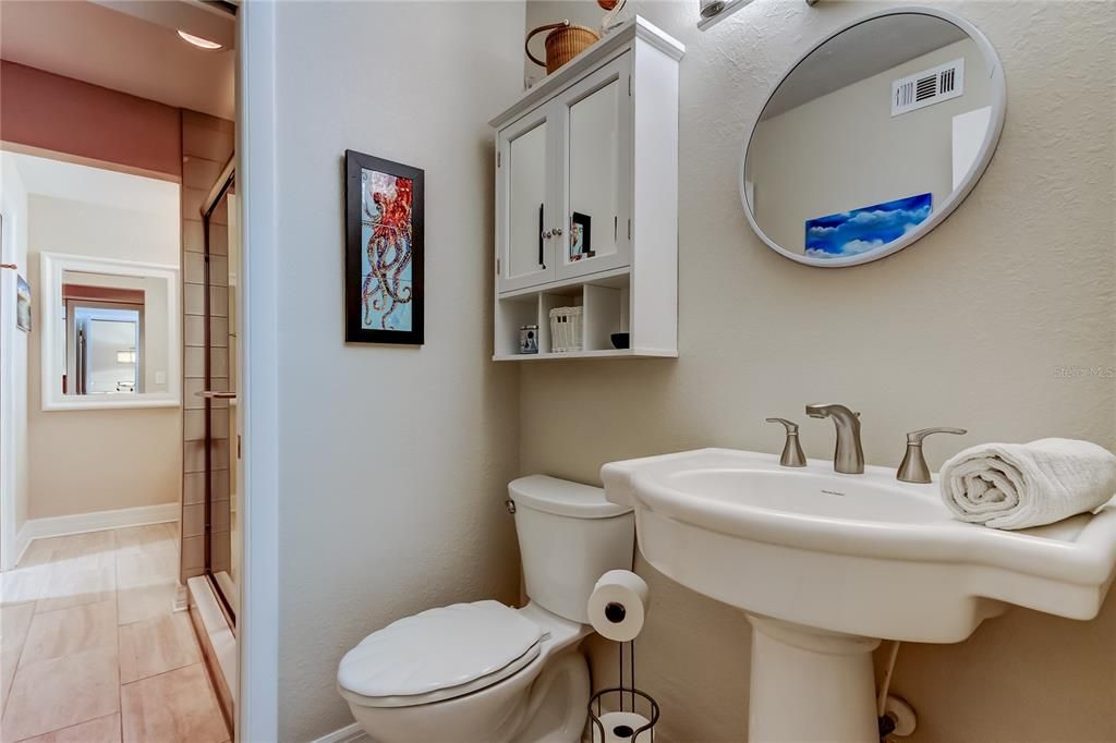 Active With Contract: $200,000 (1 beds, 1 baths, 893 Square Feet)