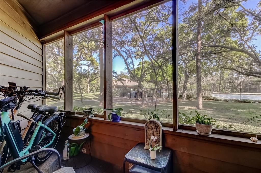 Active With Contract: $200,000 (1 beds, 1 baths, 893 Square Feet)