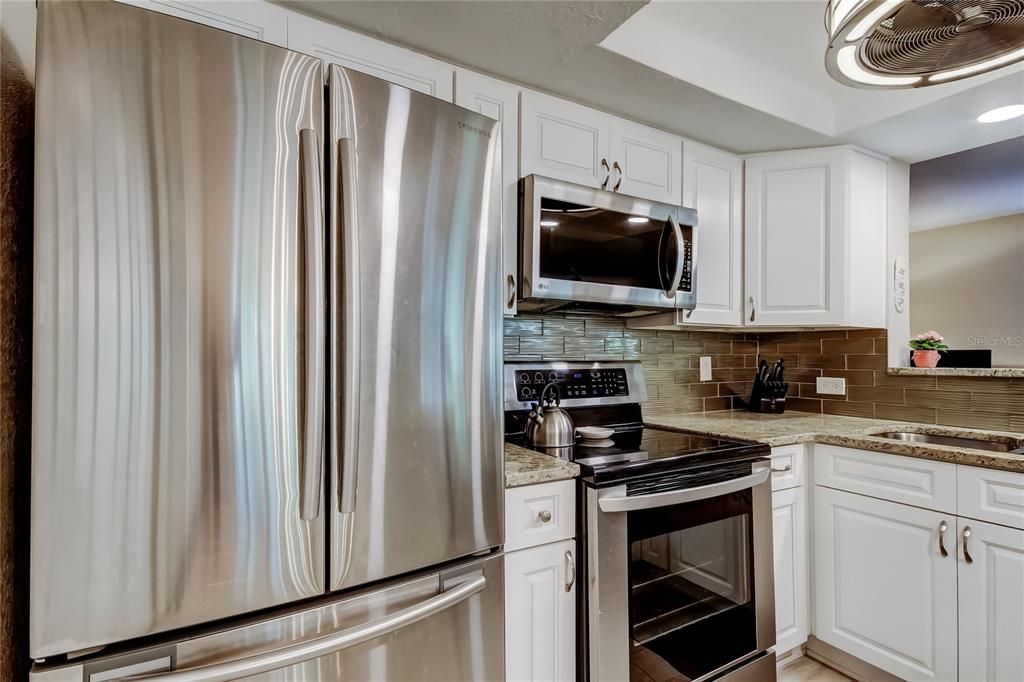 Active With Contract: $200,000 (1 beds, 1 baths, 893 Square Feet)